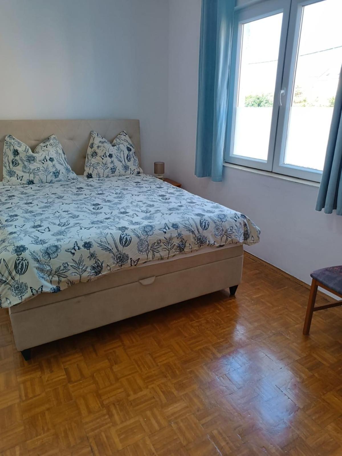 Nikola Apartment *