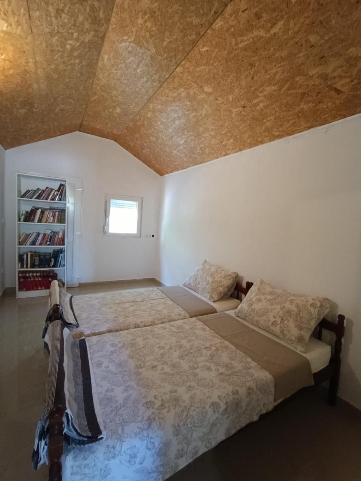 Nikola Apartment